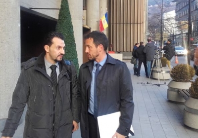 Gerard Alís i Pere López conversen a la sortida de la reunió