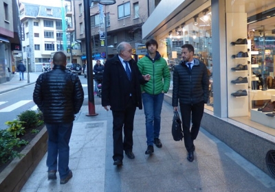 Rechi, González i López passegen per Riberayga després de la reunió
