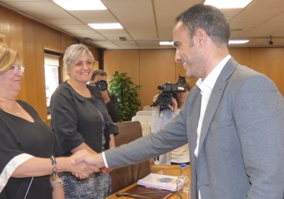 Carmona i Samarra saluden el nou director d'Esports del comú.