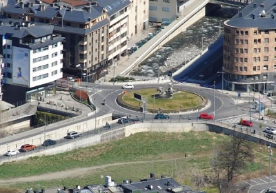 La rotonda del Pont Pla, un punt clau de la xarxa viària.