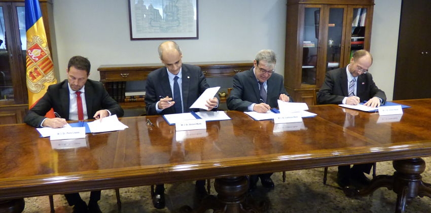 López, Martí, Baró i Naudi signen el pacte d'Estat