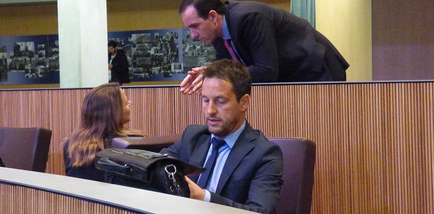 López busca paper a la seva cartera mentre Gili saluda el ministre d'Ordenament