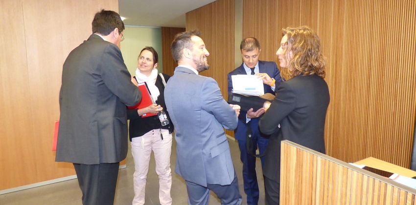 Gili i López conversen amb altres consellers i representants de Govern.