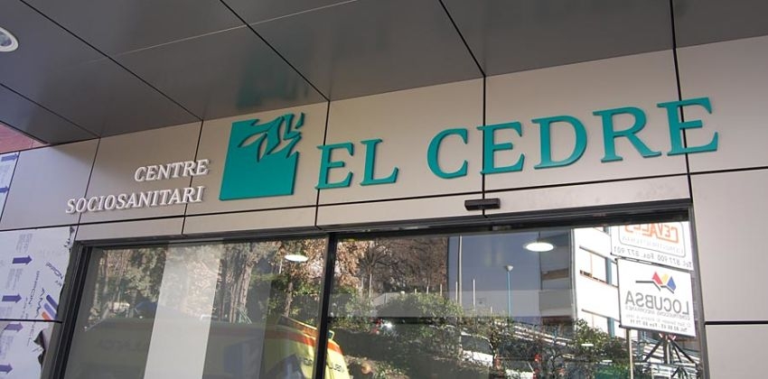 Entrada del centre sociosanitari El Cedre.